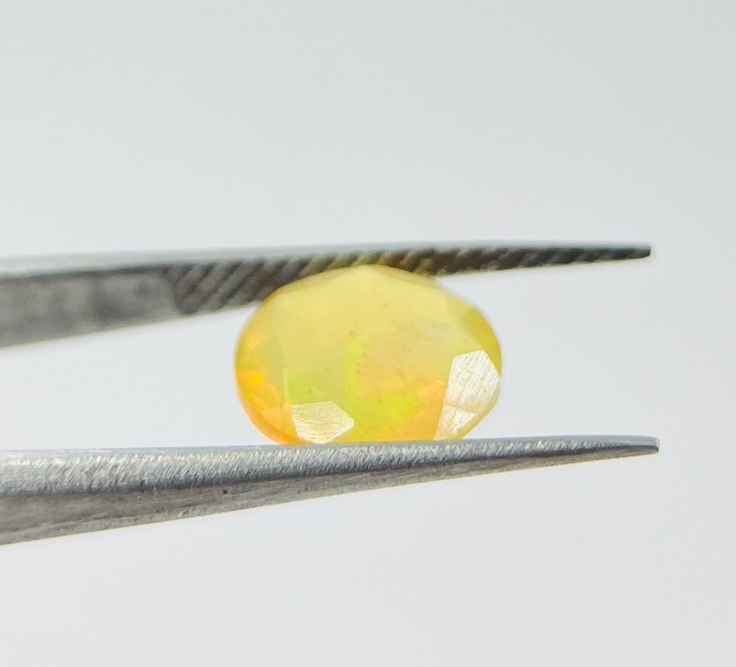 Yellow Opal · 1.72 ct view 3