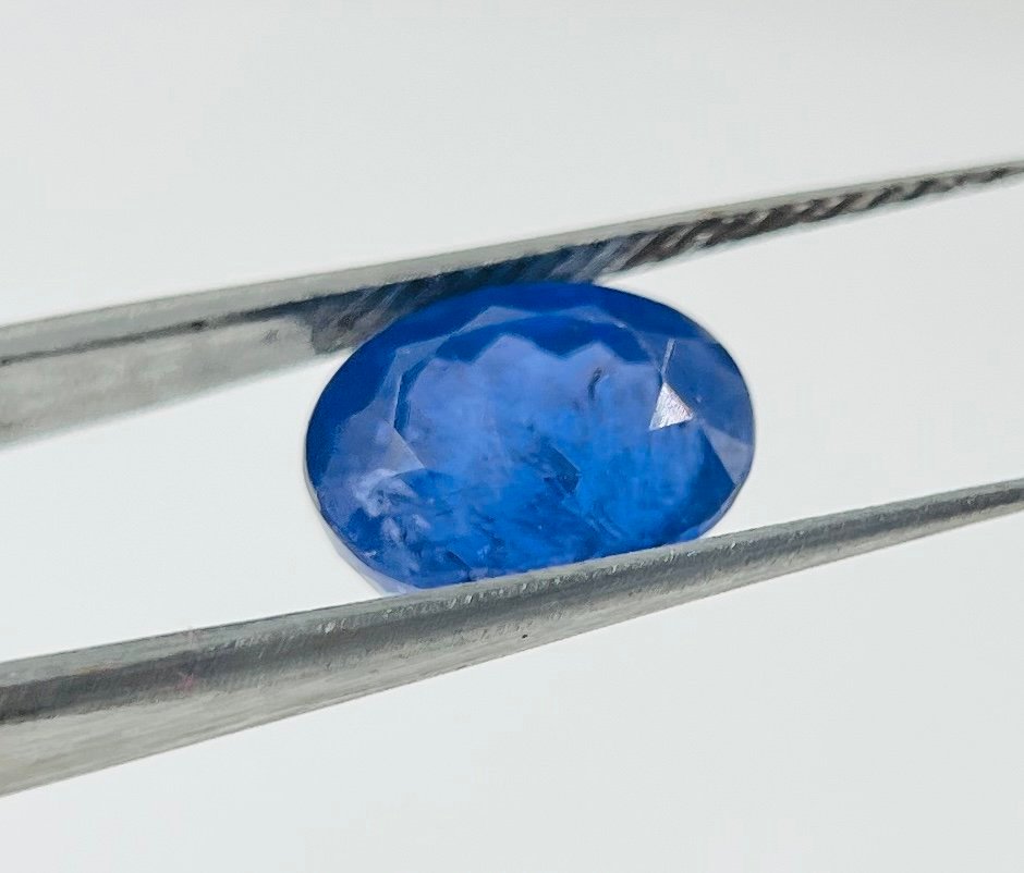 Blue-Violet Tanzanite · 4.82 ct view 6